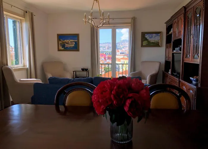 Апартаменты Costa's Oldtown House In *