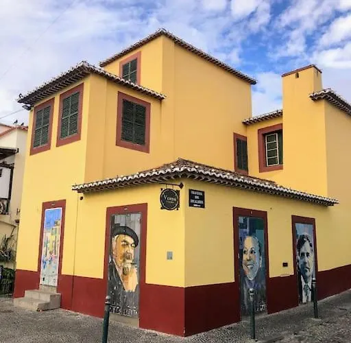 Costa's Oldtown House In Фуншал