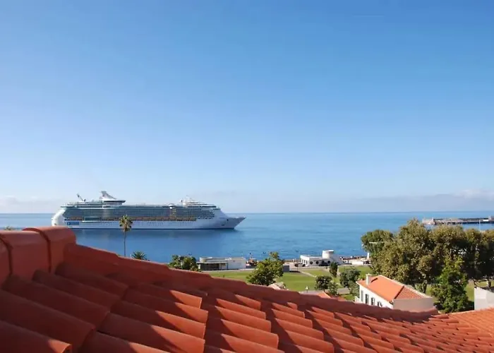 Апартаменты Costa's Oldtown House In