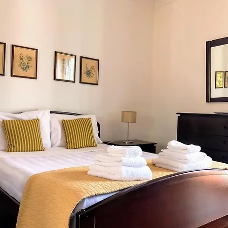 Costa's Oldtown House In Apartman